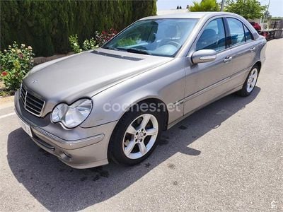 Beige Usado 2004 Mercedes C240 Avantgarde Berlina | 3000 €