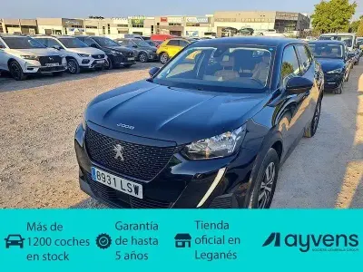 Usado Peugeot 2008 Active 110 CV (80 kW) 2021 Negro SUV