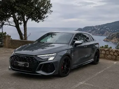 Usado Audi RS3 Sportback 400 CV (294 kW) 2022 Gris Utilitario