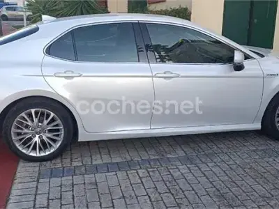 Usado Toyota Camry Luxury 218 CV (160 kW) 2020 Blanco Berlina