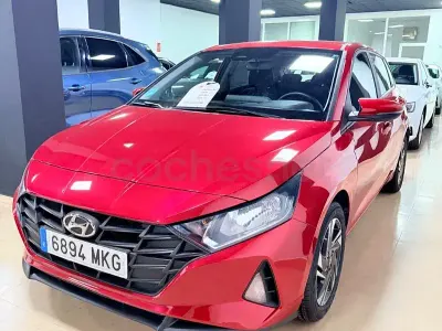 Usado Hyundai i20 79 CV (58 kW) 2024 Rojo Utilitario
