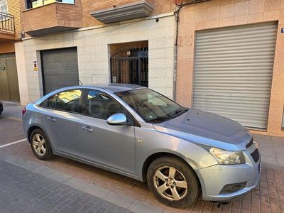 Usado Chevrolet Cruze LS 113 CV (83 kW) 2009 Gris / plata Berlina