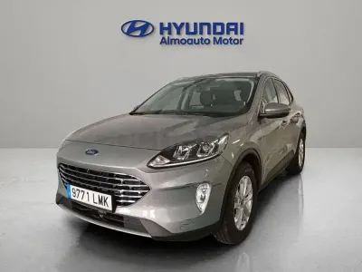 Usado Ford Kuga Titanium 150 CV (110 kW) 2021 Gris / plata SUV