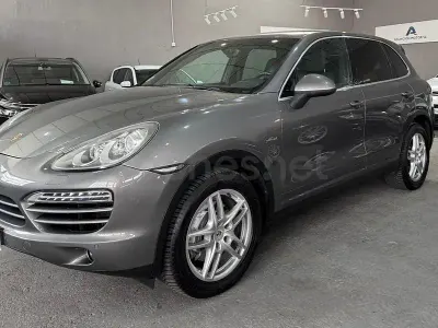 Usado Porsche Cayenne 240 CV (176 kW) 2011 Gris / plata SUV