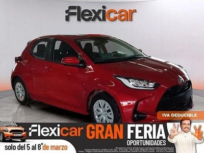 Usado Toyota Yaris Hybrid Active 116 CV (85 kW) 2023 Rojo