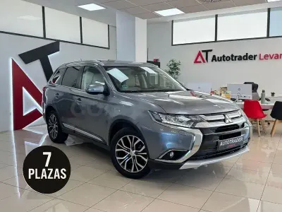 Usado Mitsubishi Outlander Motion 150 CV (110 kW) 2017 Gris / plata SUV