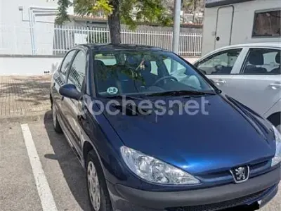 Usado Peugeot 206 75 CV (55 kW) 2004 Azul Berlina