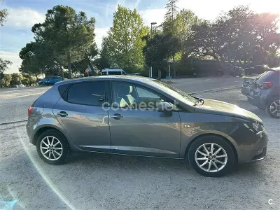 Usado Seat Ibiza CONNECT 90 CV (66 kW) 2016 Gris / plata Berlina