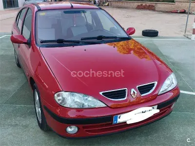 Usado Renault Mégane Expression 105 CV (77 kW) 2001 Rojo Berlina