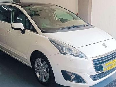 Blanco Usado 2015 Peugeot 5008 Allure Monovolumen | 9999 € (Un poco caro)