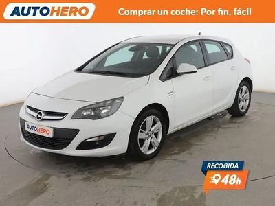 Usado Opel Astra Selective 165 HP (121 kW) 2015 Branco Sedan