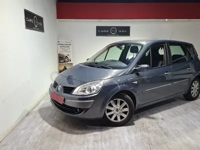 Usado Renault Scénic II 105 CV (77 kW) 2007 Gris / plata Monovolumen