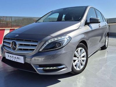 Usado Mercedes B180 122 CV (89 kW) 2013 Gris Monovolumen