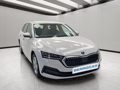 Usado Skoda Octavia Ambition 150 CV (110 kW) 2022 Blanco Familiar