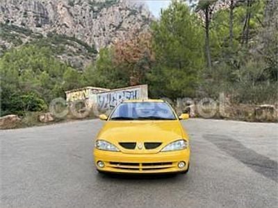 Amarillo Usado 2002 Renault Mégane Coupé Dynamique Coupe | 7000 €