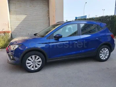 Usado Seat Arona Ecomotive 95 CV (69 kW) 2018 Azul SUV
