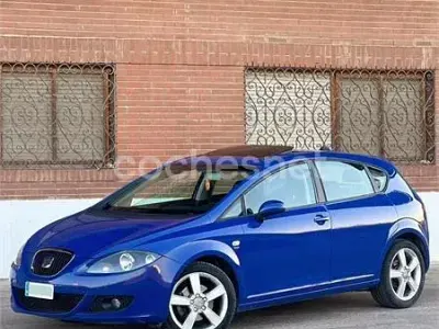 Usado Seat Leon Sport 140 CV (102 kW) 2005 Azul Utilitario