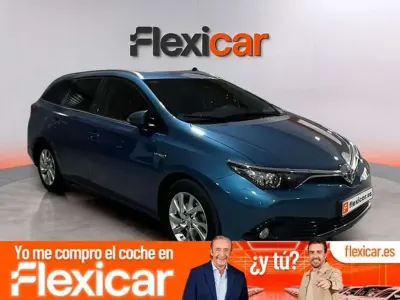 Usado Toyota Auris Hybrid Active 136 CV (100 kW) 2017 Azul Familiar