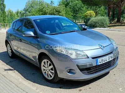 Usado Renault Mégane Authentique 100 CV (73 kW) 2009 Gris / plata Berlina