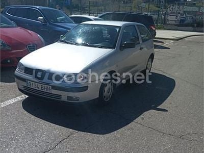 Usado Seat Ibiza 75 CV (55 kW) 2001 Gris / plata Utilitario