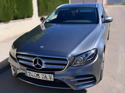 Usado Mercedes E220 194 CV (142 kW) 2018 Gris Familiar