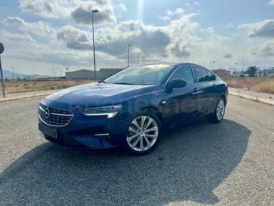 Usado Opel Insignia GS Line 122 CV (89 kW) 2021 Azul Berlina