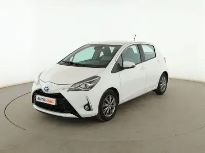 Usado Toyota Yaris Active 101 CV (74 kW) 2017 Blanco Utilitario