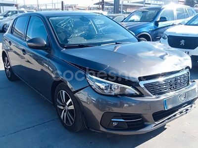 Usado Peugeot 308 Active 130 CV (95 kW) 2021 Gris / plata Berlina