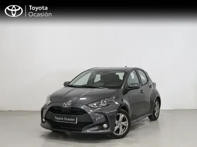 Usado Toyota Yaris Active 116 CV (85 kW) 2025 Gris Utilitario
