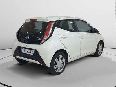 Usado Toyota Aygo X-play 72 CV (52 kW) 2017 Blanco Utilitario