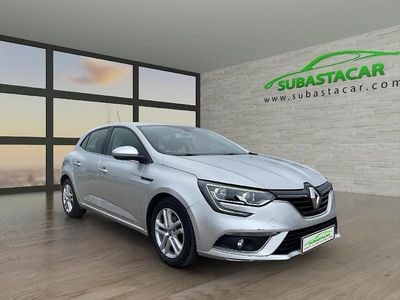 Usado Renault Mégane IV Business 116 CV (85 kW) 2019 Plateado Berlina