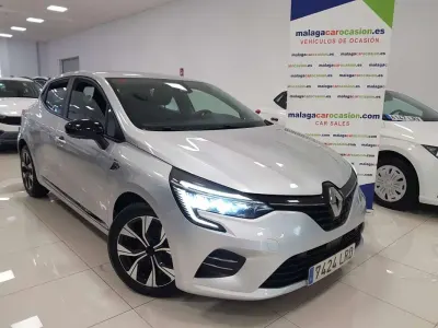 Usado Renault Clio LIMITED 91 CV (66 kW) 2021 Plateado Utilitario