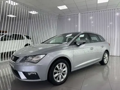 Usado Seat Leon ST Style 114 CV (83 kW) 2019 Gris Familiar