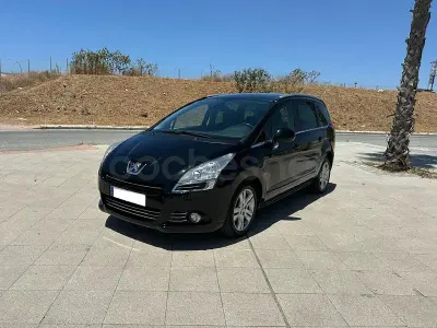 Usado Peugeot 5008 Style 115 CV (84 kW) 2013 Negro Monovolumen