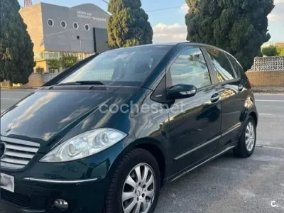 Usado Mercedes A150 Elegance 95 CV (69 kW) 2005 Verde Monovolumen