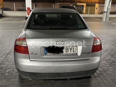 Usado Audi A4 180 CV (132 kW) 2002 Gris / plata Berlina