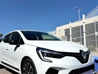 Usado Renault Clio Intens 101 CV (74 kW) 2023 Blanco Utilitario