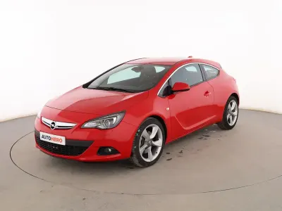 Usado Opel Astra GTC Sportive 140 CV (102 kW) 2016 Rojo Coupe