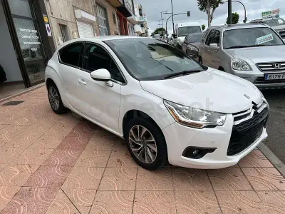 Usado Citroën DS4 PureTech 130 CV (95 kW) 2015 Blanco Utilitario