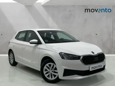 Usado Skoda Fabia Ambition 80 CV (58 kW) 2022 Blanco Utilitario