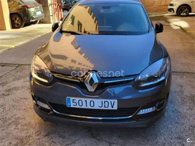 Usado Renault Mégane Bose Edition 130 CV (95 kW) 2015 Gris / plata Berlina