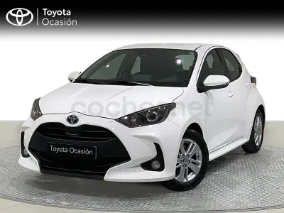 Usado Toyota Yaris Hybrid Active 116 CV (85 kW) 2022 Blanco Berlina
