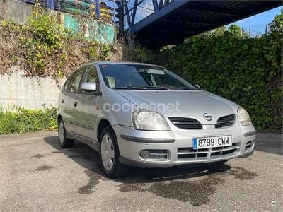 Begagnad Nissan Almera Tino Comfort 114 HK (83 kW) 2003 Vit Minibuss