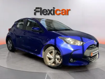 Usado Toyota Yaris Hybrid Active 116 CV (85 kW) 2025 Azul Berlina