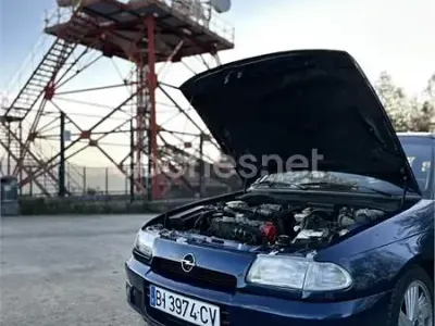 Usado Opel Astra 115 CV (84 kW) 1992 Azul Berlina