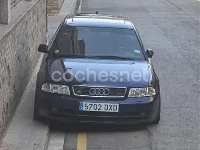 Usado Audi S4 Sport 265 CV (194 kW) 1999 Azul Familiar