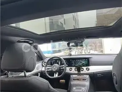 Usado Mercedes E300 306 CV (225 kW) 2022 Negro Berlina