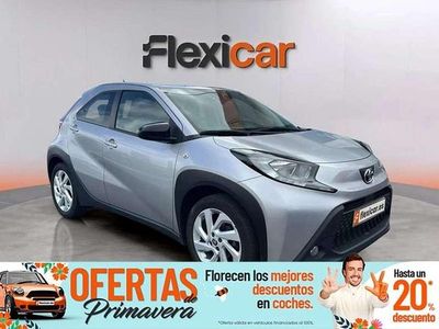 Usado Toyota Aygo Live 68 CV (50 kW) 2023 Gris Utilitario