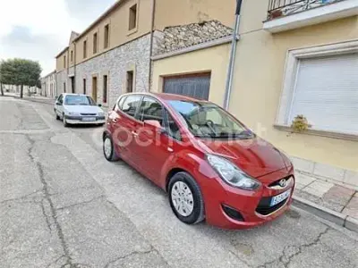 Usado Hyundai ix20 Comfort 77 CV (56 kW) 2011 Rojo Utilitario