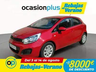 Usado Kia Rio 86 CV (63 kW) 2014 Rojo Utilitario